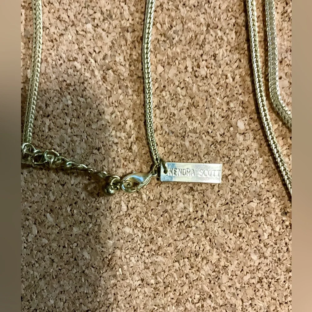 💕Host pick💕 Rare Kendra Scott gold Necklace with Deep green stone Pendant - Picture 2 of 4